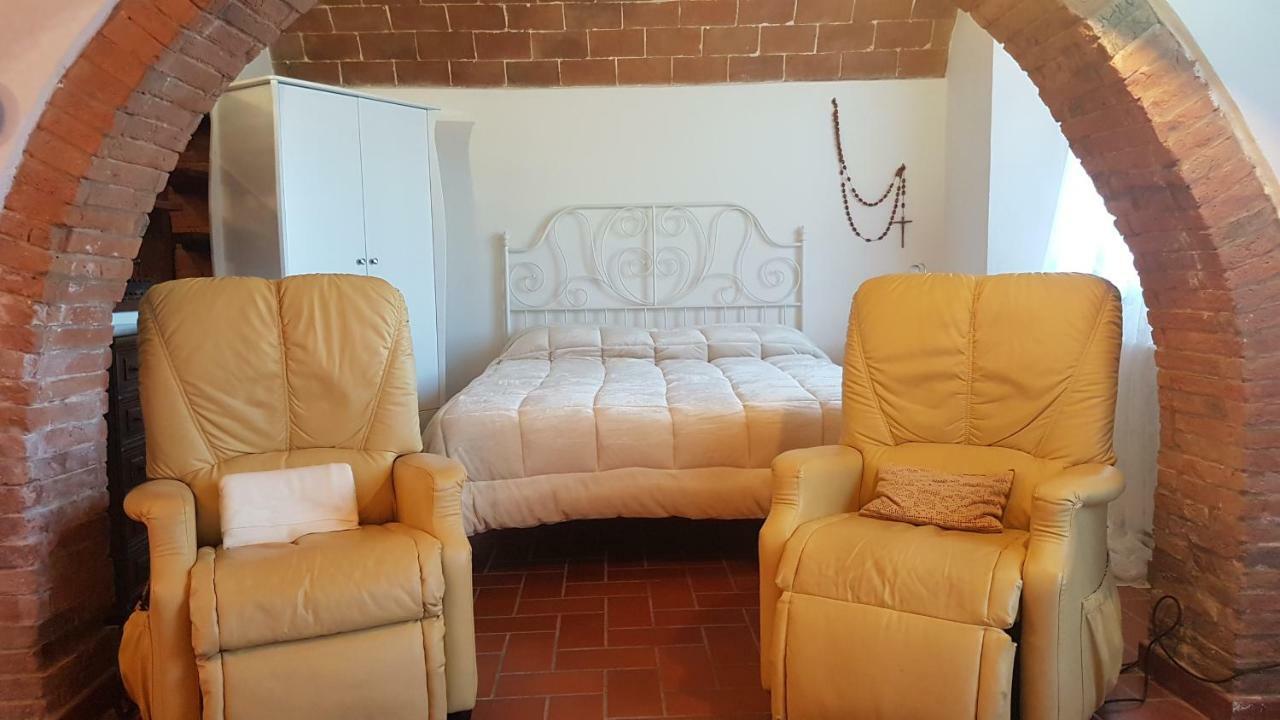 La Bellana Apartment Guardistallo Luaran gambar