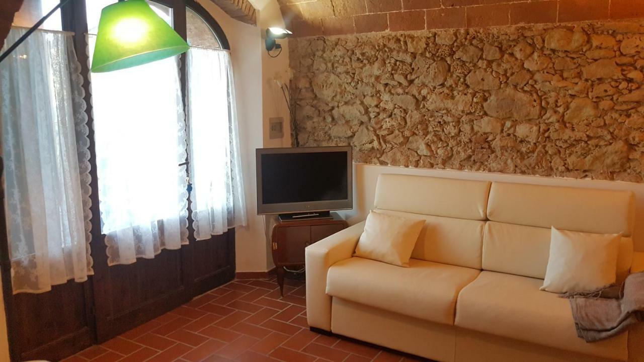 La Bellana Apartment Guardistallo Luaran gambar